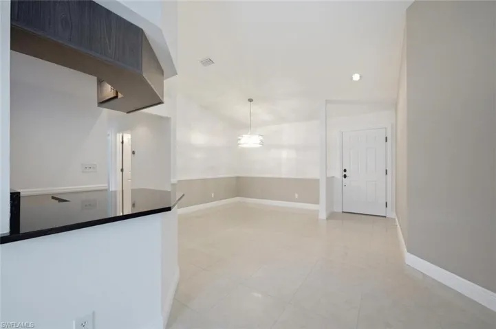 9856 Luna Cir 204, Naples, Florida 34109