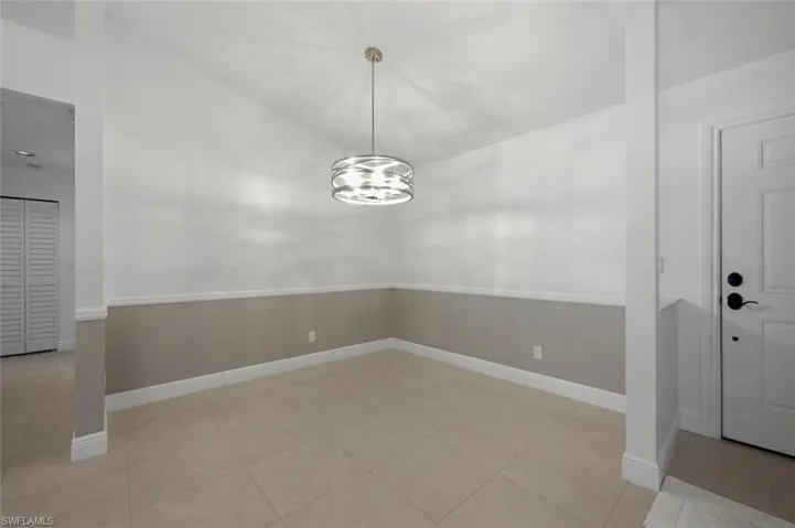 9856 Luna Cir 204, Naples, Florida 34109