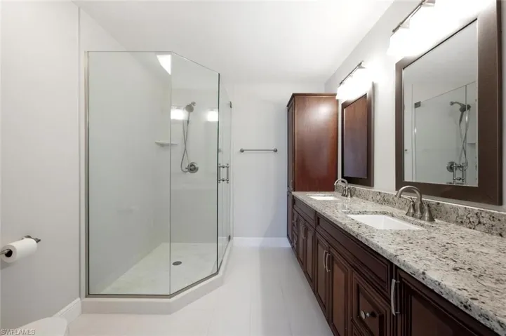 9856 Luna Cir 204, Naples, Florida 34109