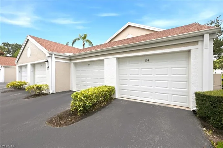 9856 Luna Cir 204, Naples, Florida 34109