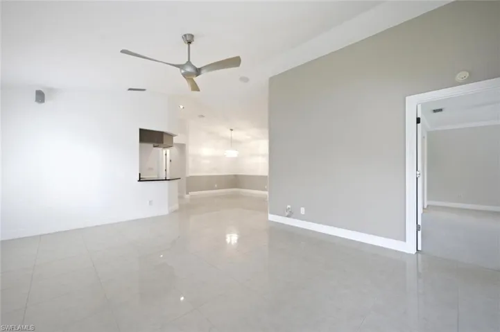 9856 Luna Cir 204, Naples, Florida 34109