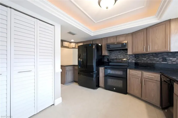 9856 Luna Cir 204, Naples, Florida 34109