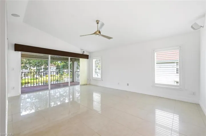 9856 Luna Cir 204, Naples, Florida 34109