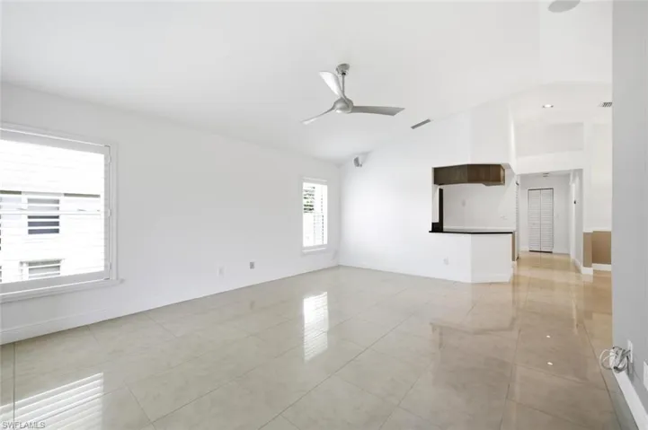 9856 Luna Cir 204, Naples, Florida 34109