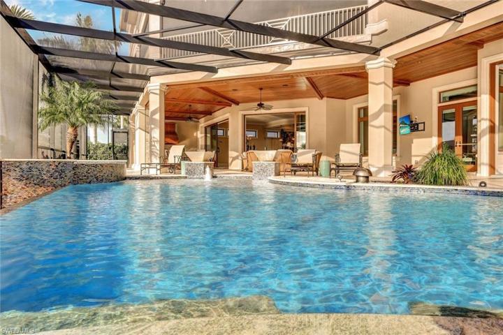 Spacias Saltwater Pool w/Swimup Bar