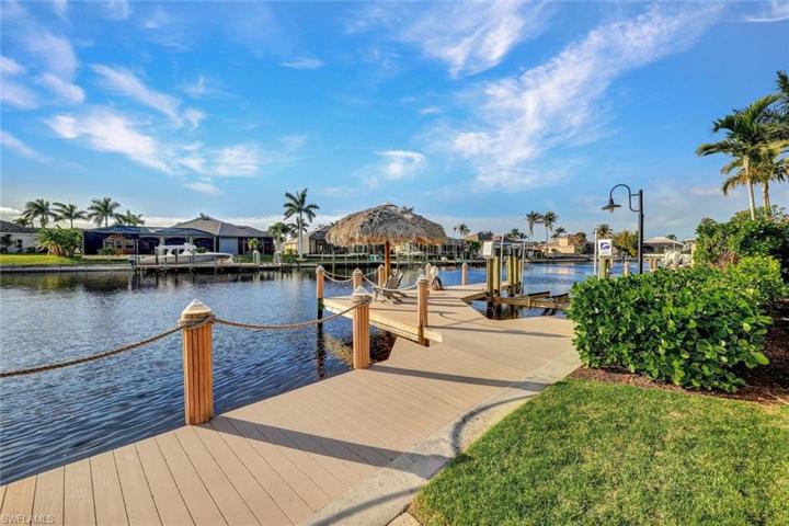 Large Composite Captains Walk, 20,000 Lb Lift and Tiki Hut