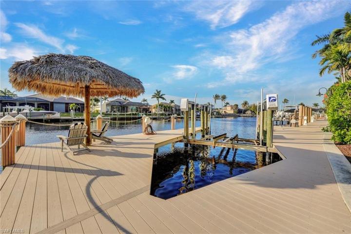 Large Composite Captains Walk, 20,000 Lb Lift and Tiki Hut