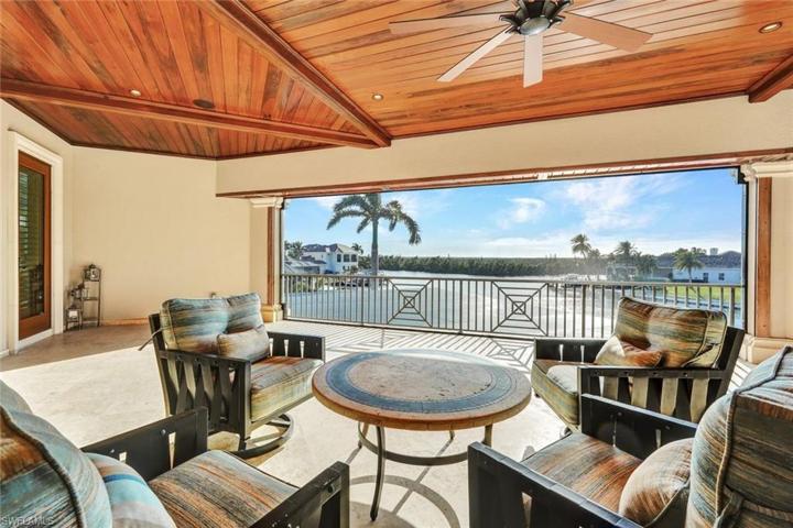 2nd Seating Area on 2nd Floor Balcony