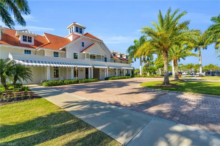 View of front of house featuring a front yard