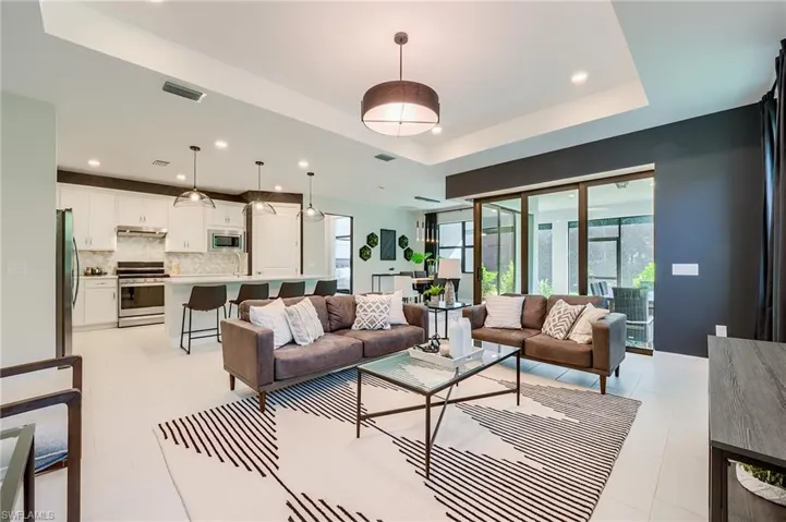 Living room with tray ceiling