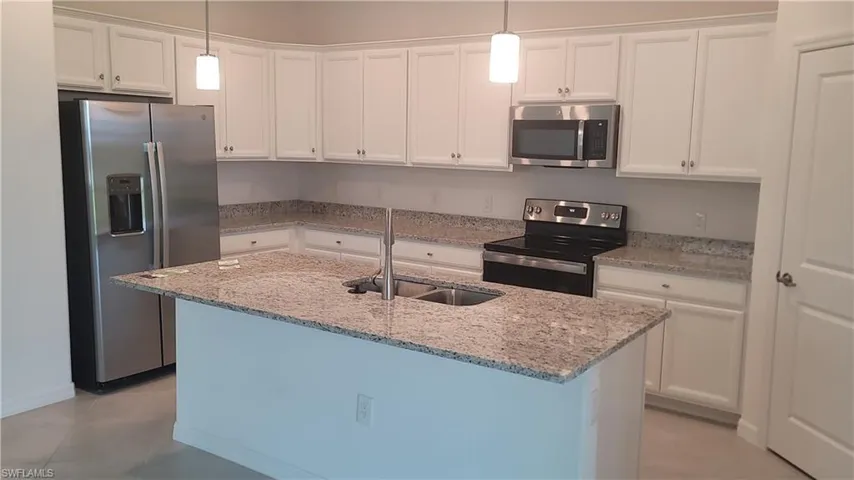 3389 Menores Way, Fort Myers, Florida 33905