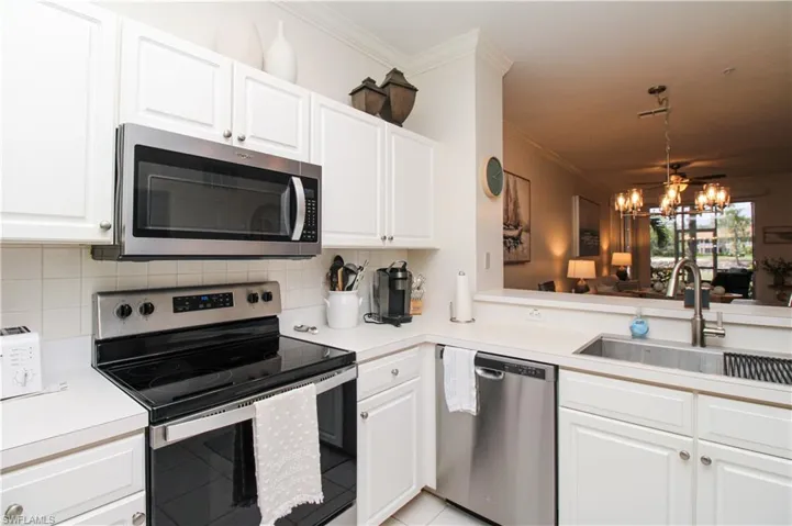 8217  Parkstone  PL, Naples, FL 34120