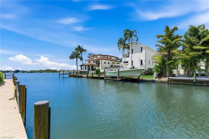 1100 Little Neck Ct F52, Naples, Florida 34102