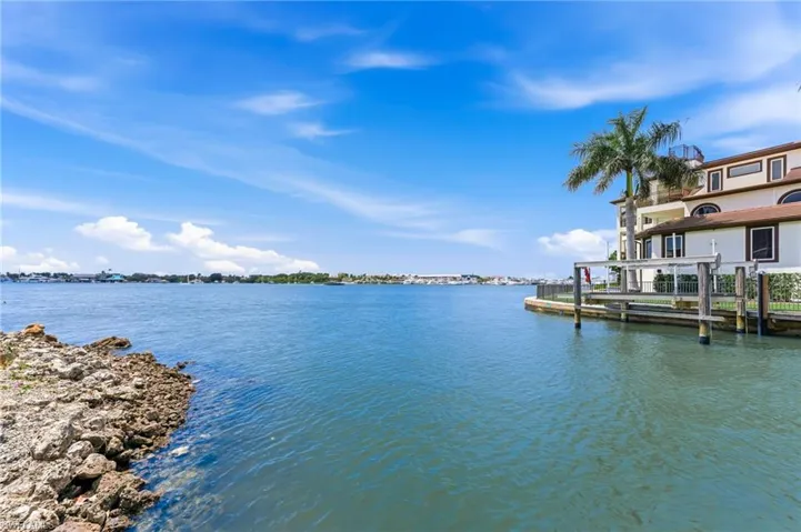 1100 Little Neck Ct F52, Naples, Florida 34102