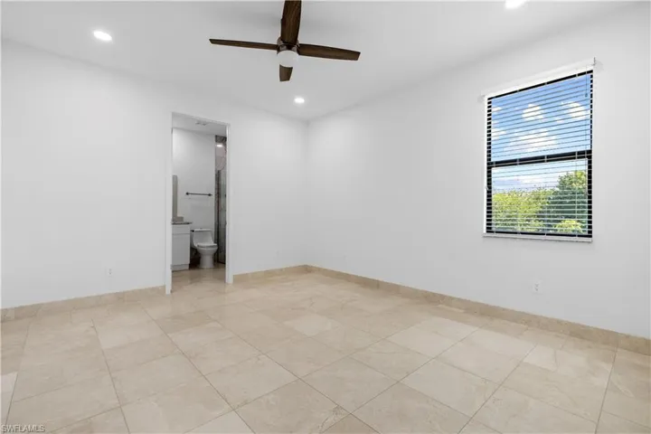 bedroom/peak bathroom
