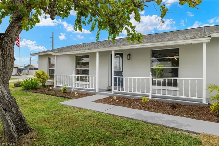 Single story home with a front yard