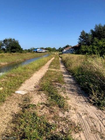 dirt road easement along property line