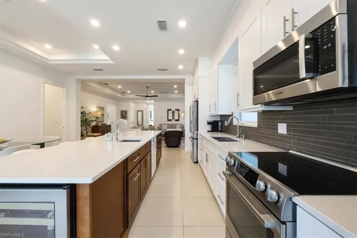 635  96th N AVE, Naples, FL 34108
