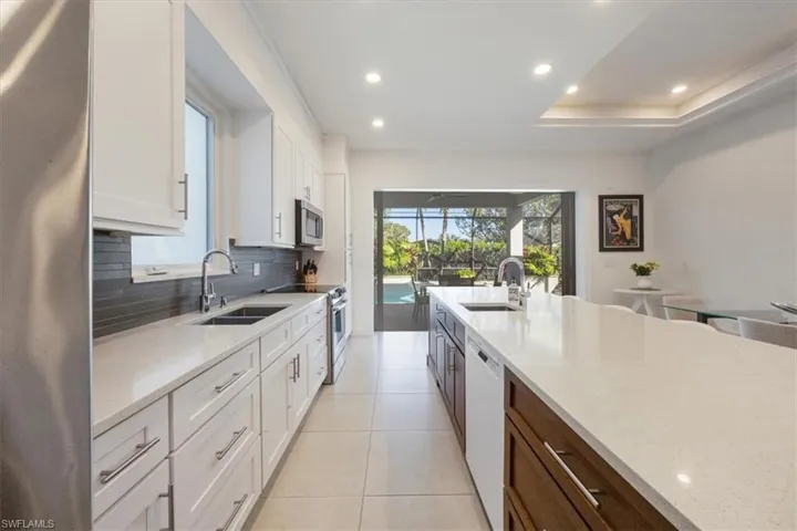 635  96th N AVE, Naples, FL 34108