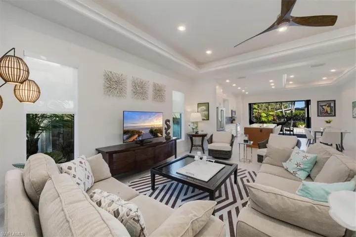 635  96th N AVE, Naples, FL 34108