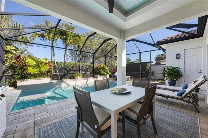635  96th N AVE, Naples, FL 34108
