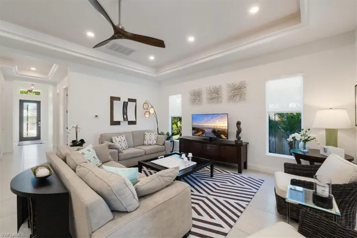 635  96th N AVE, Naples, FL 34108
