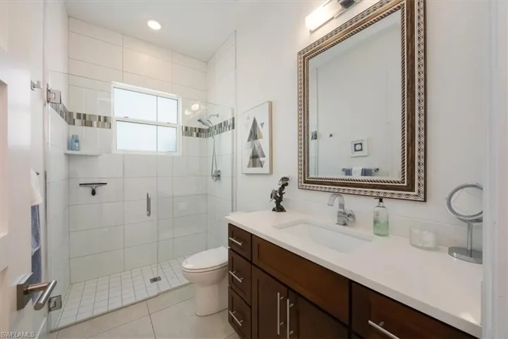Ensuite to Guest Bedroom 1