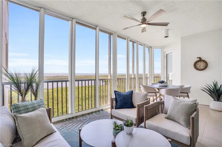 Sunroom with ceiling fan