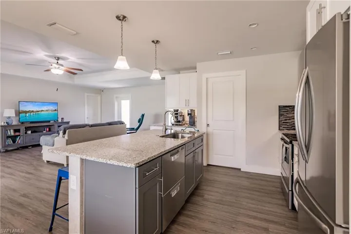927 Sw 37th St, Cape Coral Fl 33914