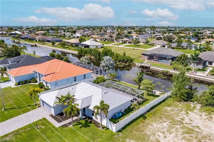 927 Sw 37th St, Cape Coral Fl 33914