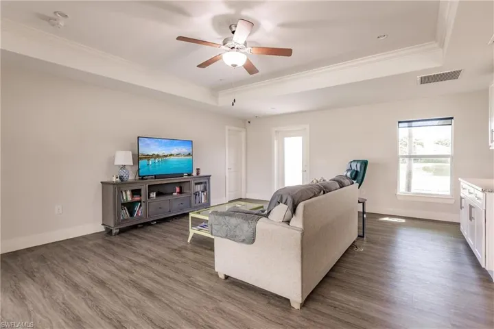 927 Sw 37th St, Cape Coral Fl 33914