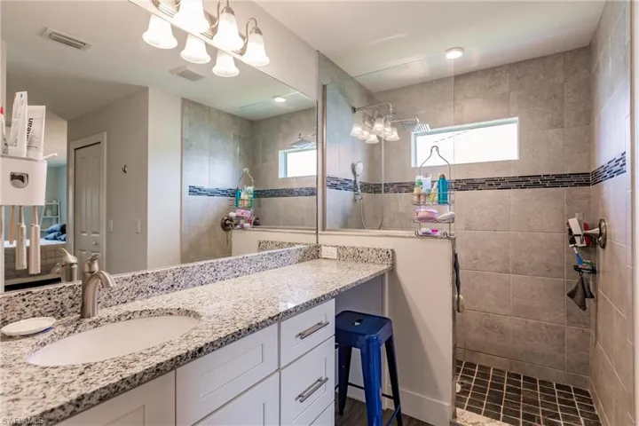 927 Sw 37th St, Cape Coral Fl 33914