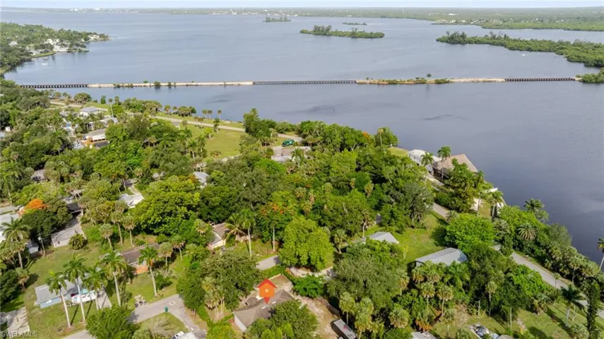 211 Palmacea Rd, Fort Myers, Florida 33905