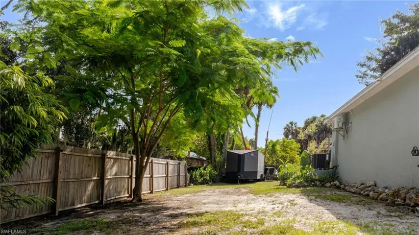 211 Palmacea Rd, Fort Myers, Florida 33905
