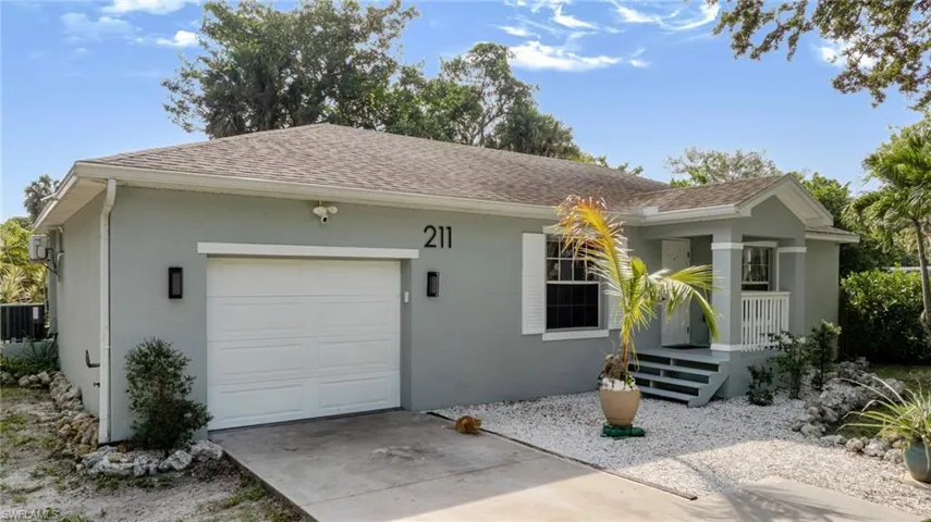 211 Palmacea Rd, Fort Myers, Florida 33905