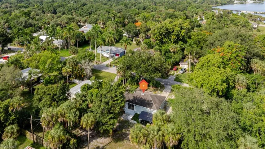 211 Palmacea Rd, Fort Myers, Florida 33905