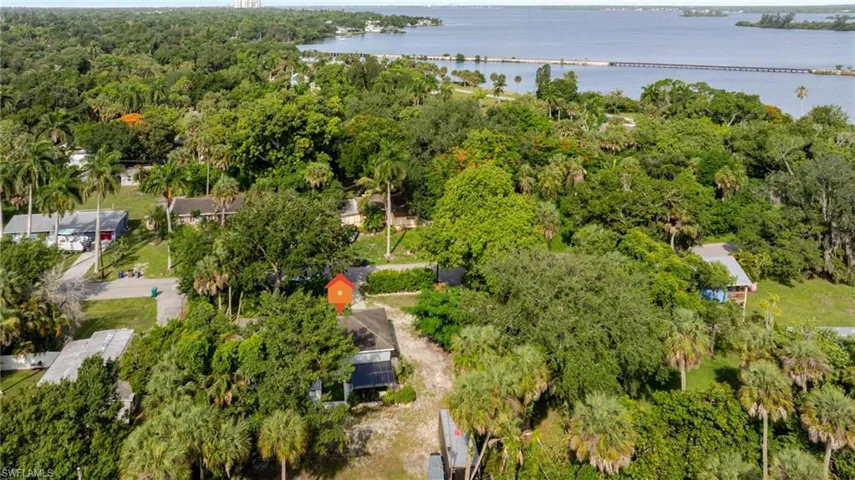 211 Palmacea Rd, Fort Myers, Florida 33905
