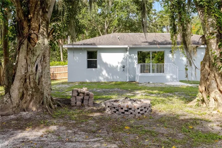211 Palmacea Rd, Fort Myers, Florida 33905
