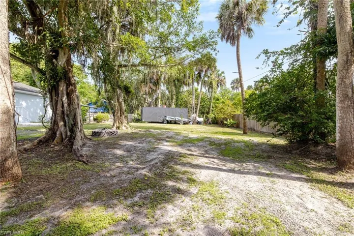 211 Palmacea Rd, Fort Myers, Florida 33905