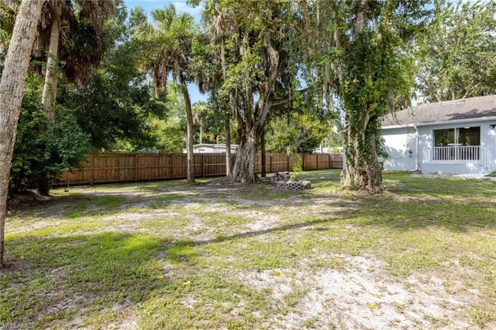 211 Palmacea Rd, Fort Myers, Florida 33905