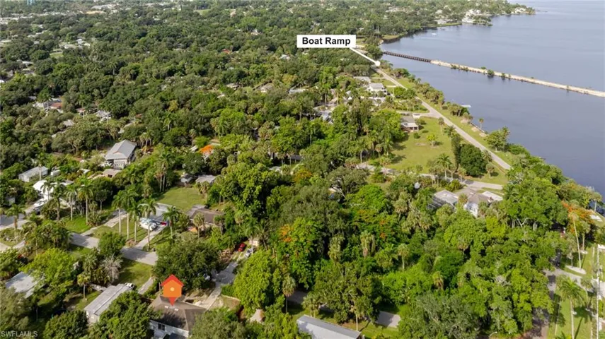 211 Palmacea Rd, Fort Myers, Florida 33905