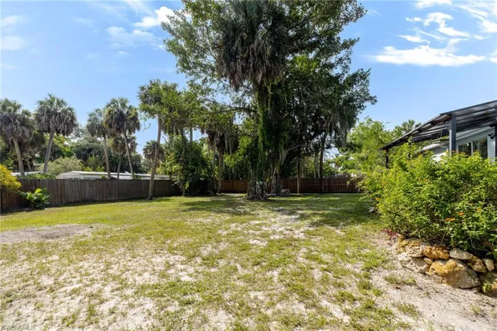 211 Palmacea Rd, Fort Myers, Florida 33905