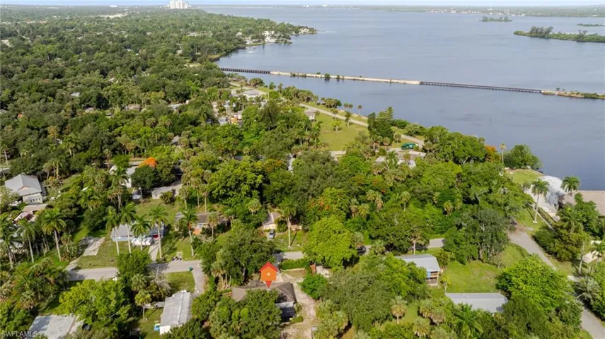 211 Palmacea Rd, Fort Myers, Florida 33905
