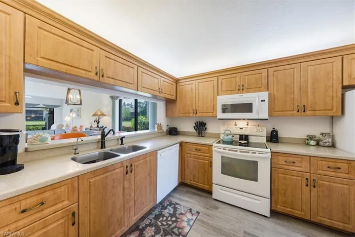 1208  Commonwealth  CIR, Naples, FL 34116