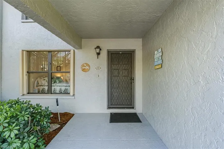 1208  Commonwealth  CIR, Naples, FL 34116