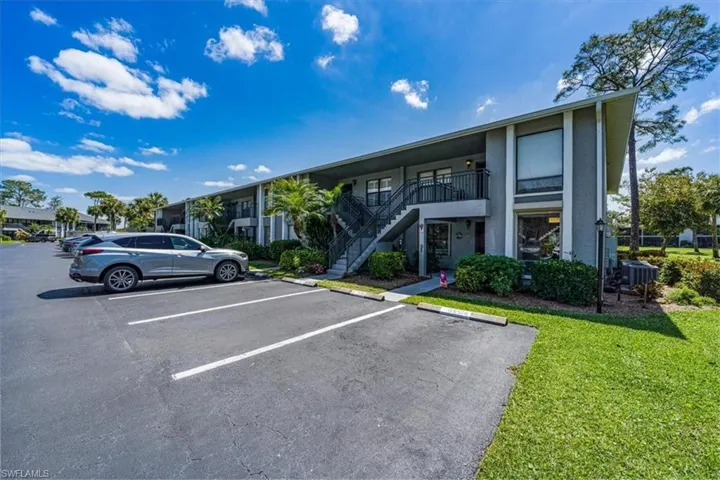 1208  Commonwealth  CIR, Naples, FL 34116