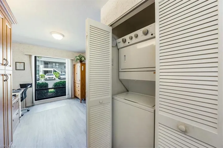 1208  Commonwealth  CIR, Naples, FL 34116
