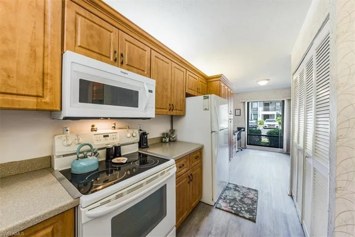 1208  Commonwealth  CIR, Naples, FL 34116