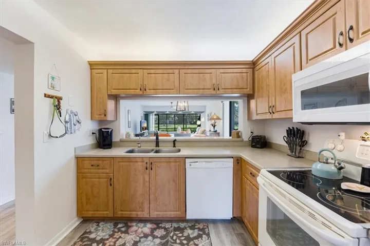 1208  Commonwealth  CIR, Naples, FL 34116