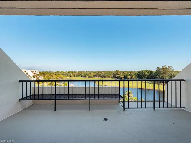 Large, open balcony to relax or dine alfresco